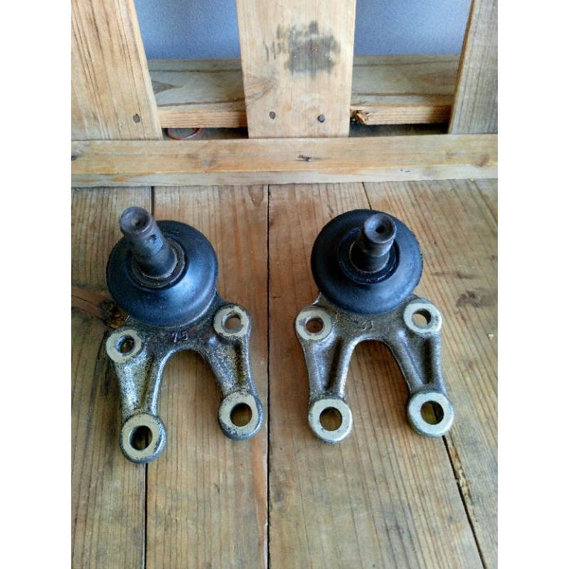 Ball joint  bawah Toyota kijang super/kijang kapsul second