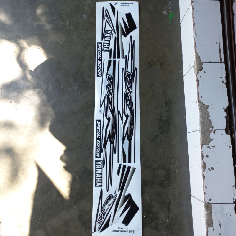 Sticker striping fiz r spesial limited edition custom putih tahan pernis print cutting