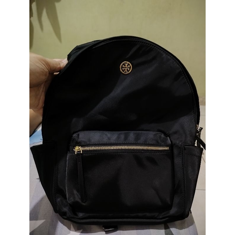 tas ransel hitam tory Burch beli di renera