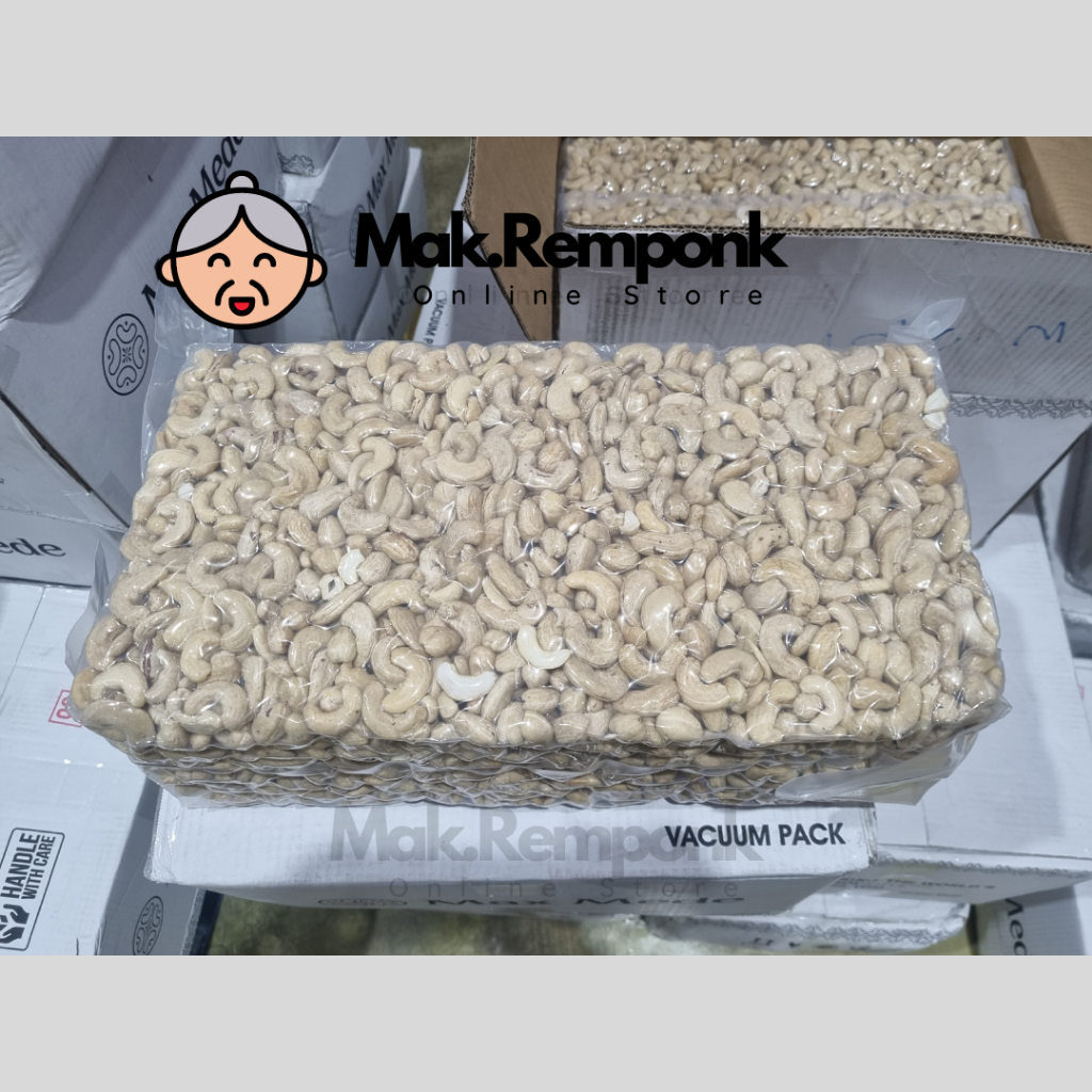 

Kacang Mede / Mete Mentah STANDARD Sulawesi.. VAKUM.. Packing 20 Kg..