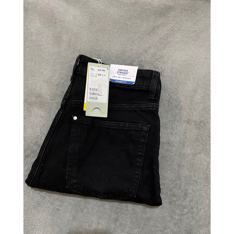 Celana H&M HnM Jeans Highwaist Straight Vintage BARU Free Sport Bra