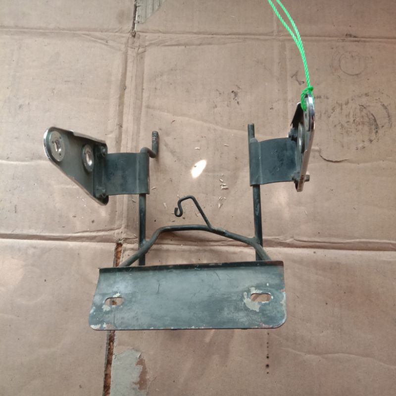 Breket pangkon lampu depan megapro Primus