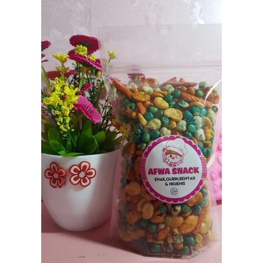 

Harga murah Kaang Mix ampur berat 25gram emilan enak gurih by Afwa Snak IRY