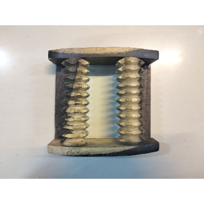 alat pijat tradisional terapi kaki/refleksi kaki