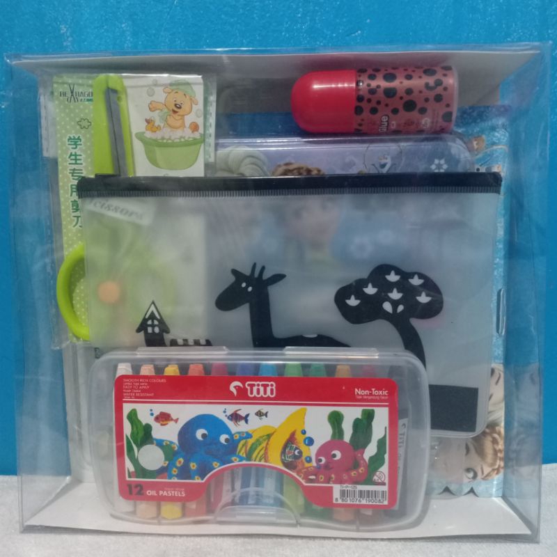 

peralatan tulis stationary 1 set crayon, lem, gunting, penghapus,