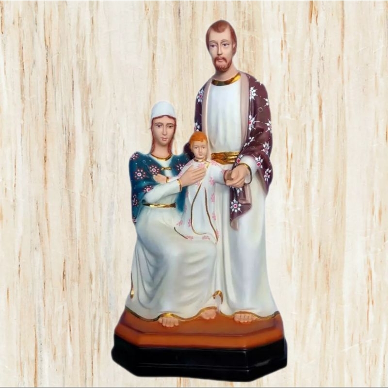 PATUNG KELUARGA KUDUS DUDUK 60CM MOTIF BATIK