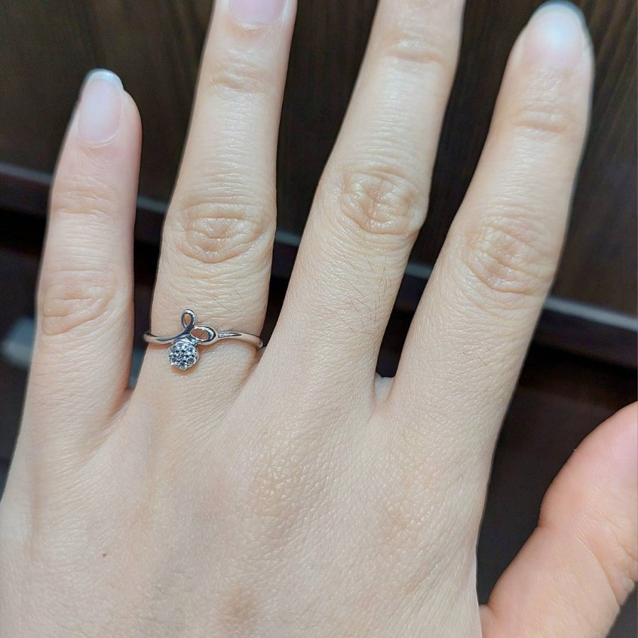 Perhiasan Emas Cincin Emas Putih Wanita Fashion 750 17k 1.18 Gram Size 7 (CH155)