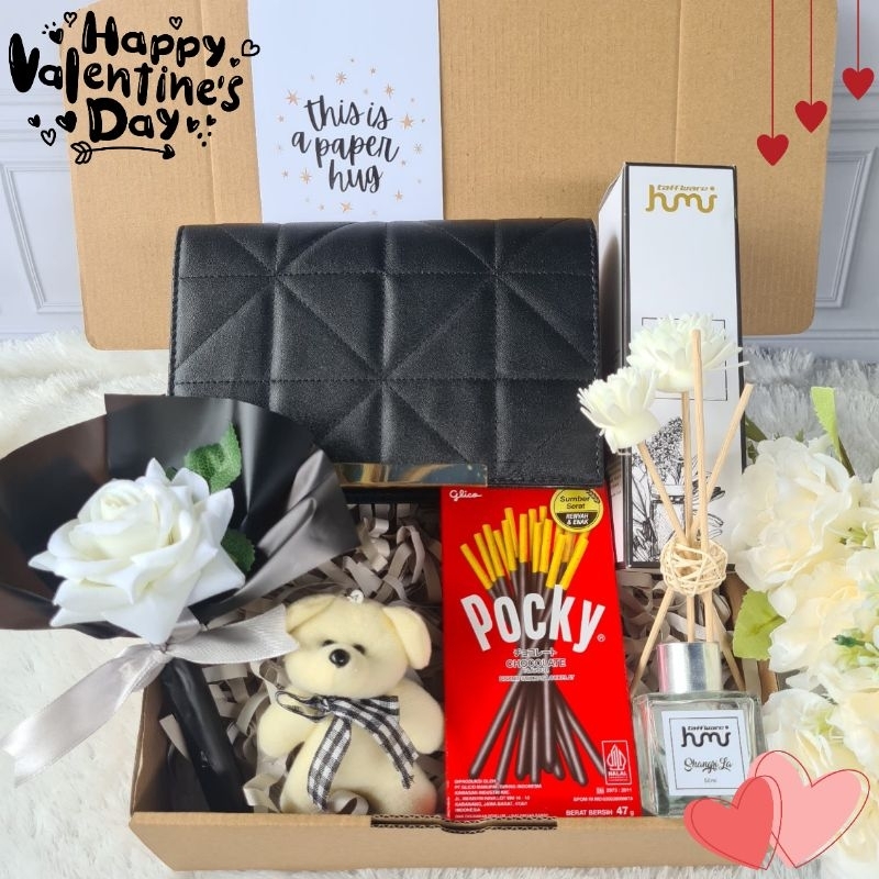 

Hampers Tas Cewek / Kado Ulany Tahun Cewek / Hadiah Romantis ( RACHEL )