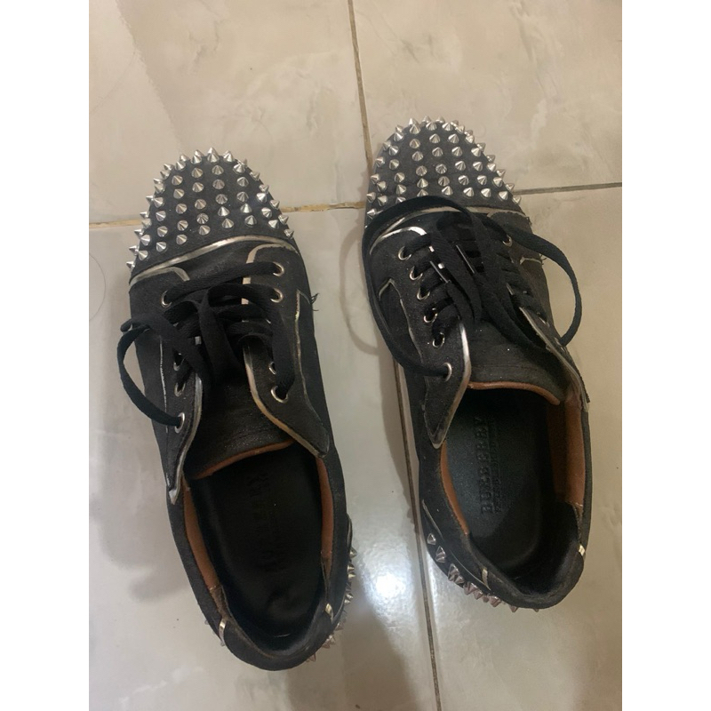 CHRISTIAN LOUBOUTIN Second branded
