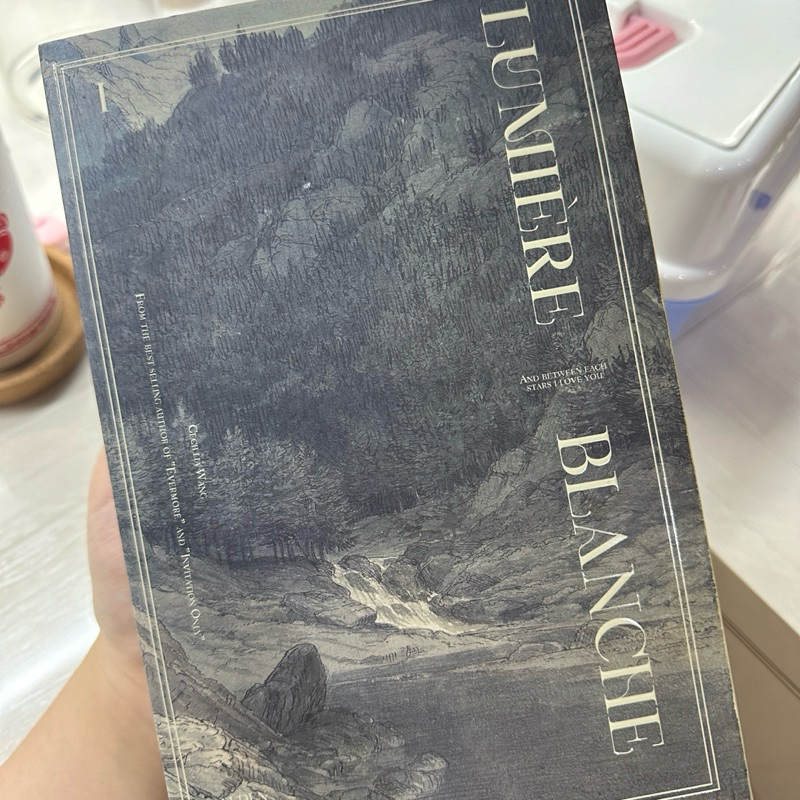 Buku Lumiere Blanche by Cecillia Wang