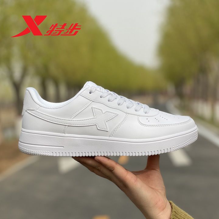 SPORT sepatu warna putih pria dan wanita motif polos