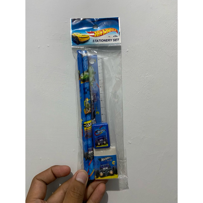 

Hotwheels Pensil set stationary kit
