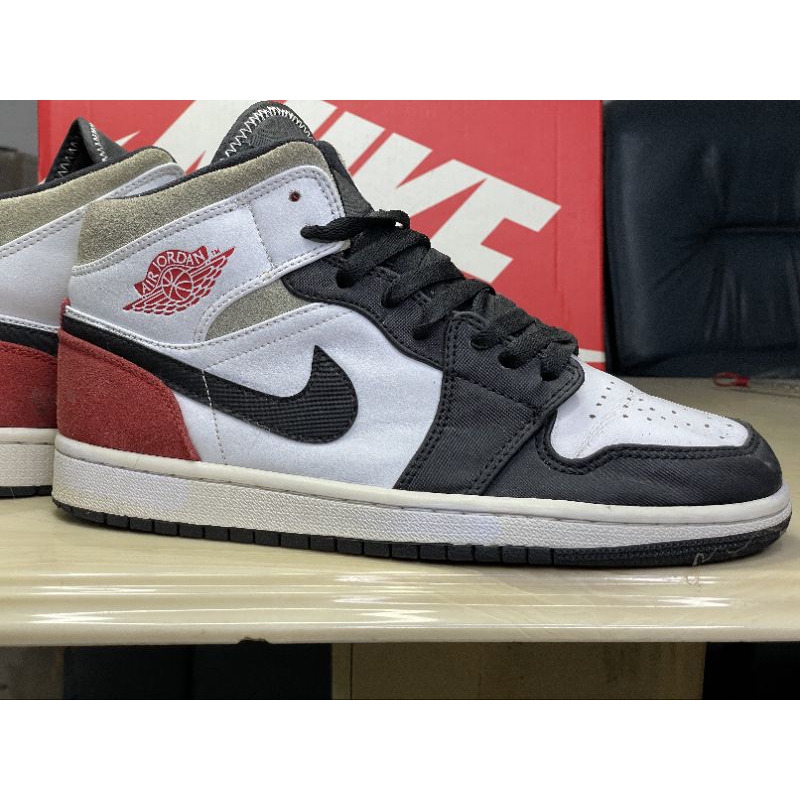 Sepatu Second Atau Preloved Size 41, "AIR JORDAN 1 MID RED UNION BLACK TOE"