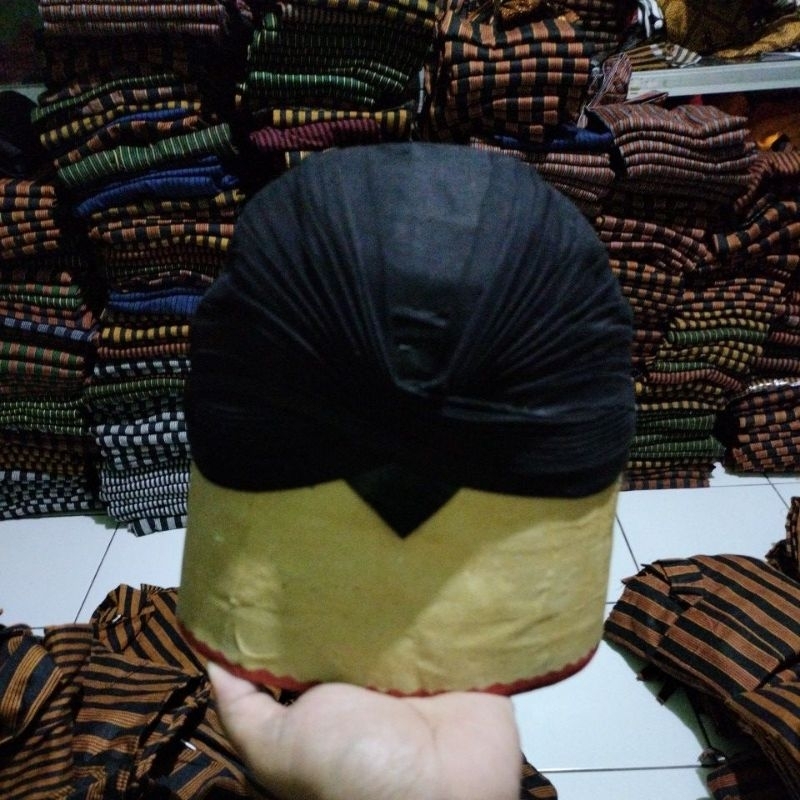 BLANGKON JOGJA HITAM POLOS SLIWIR LIPAT