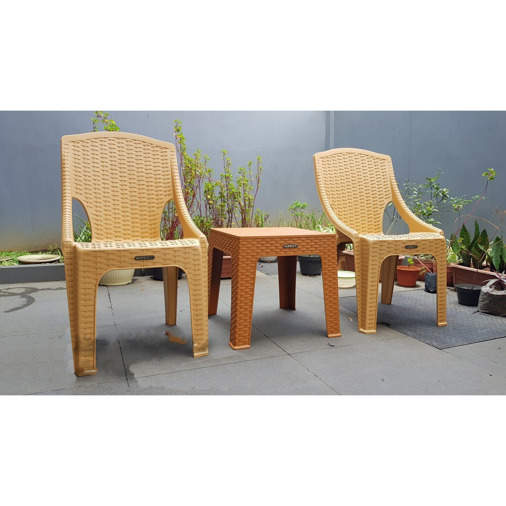 1 Set 2 Kursi Pangeran Napolly PRC-221 RA Kursi Sender Plastik Tangan + Meja Mapan Napolly Anyaman