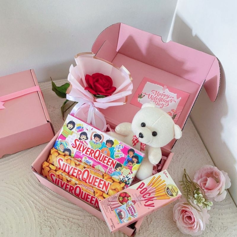 

[LUCKY] Hampers Valentine / Kado Valentine / Hampers Ultah / Birthday Gift / Valentine Gift / Kado Cewek / Hadiah Pacar / Kado Bestie / Hadiah Ulang Tahun / Kado Pacar / Gift Box / Hampers Kado Jember / Custom Foto / Hampers Custom / Coklat Valentine