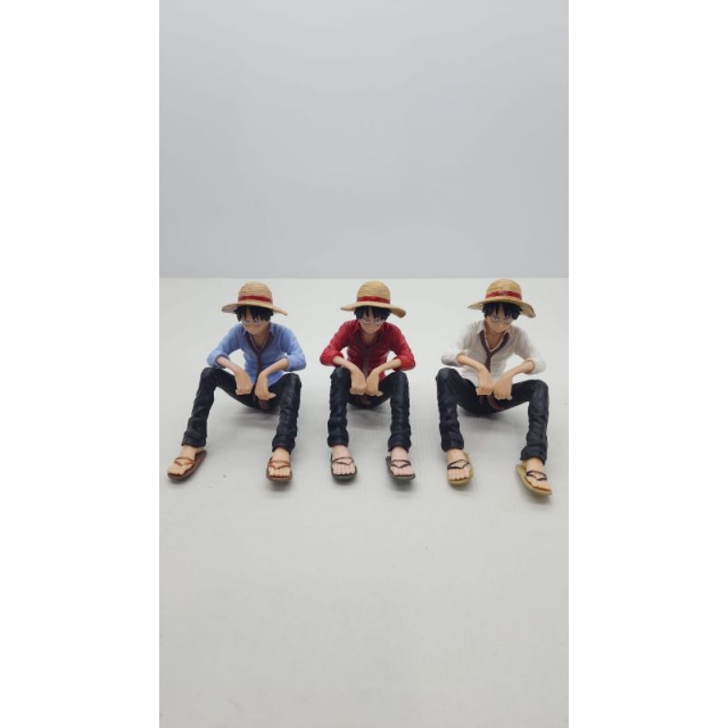 Action Figure LUFFY gaya duduk santai