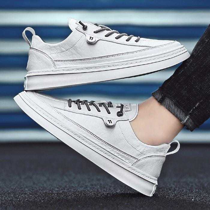 Sepatu pria snekers sport casual santai sepatu putih outfit keren cowok OOTD