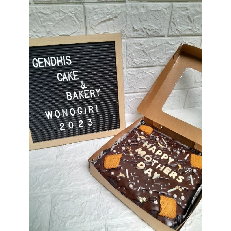 

Fudgy Brownie Cake 20 x 20