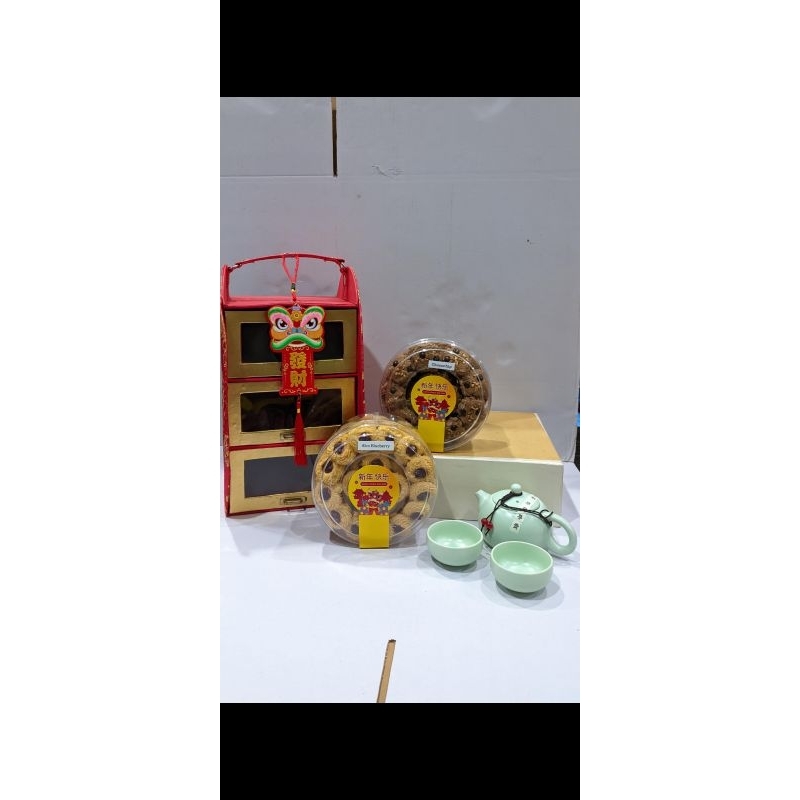 

hampers imlek medan 2024/hampers Chinese new year 2024/Chinese tea pot set ceramic/bowl CNY 2024/hampers bingkisan Imlek CNY 2024/CNY hampers 2024/parcel lmlek medan