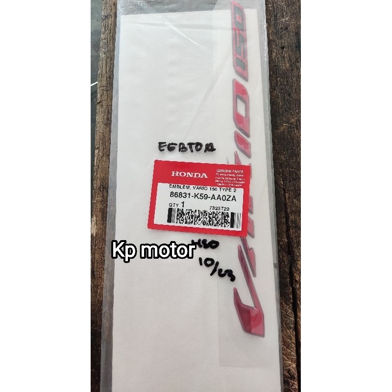 Emblem vario 150 type 2 warna merah original