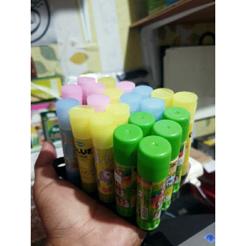 

GLUE STIK / LEM KERTAS OLES