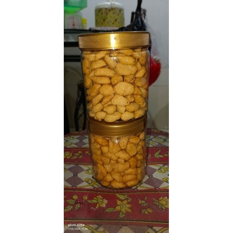 

biji ketapang cemilan