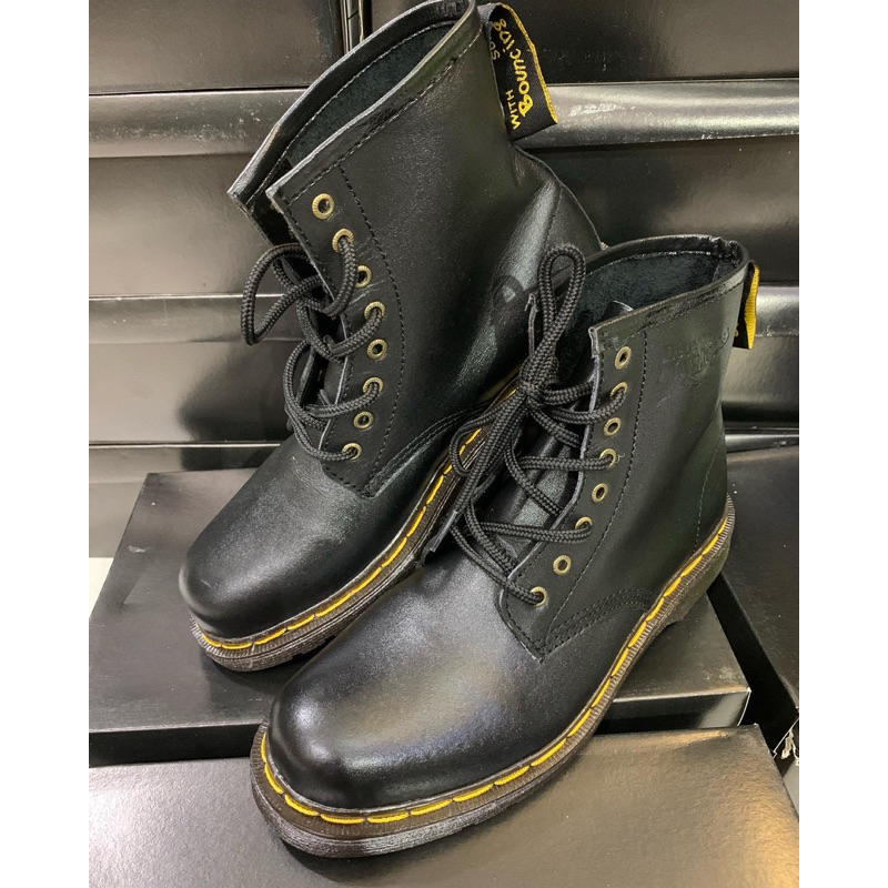 SEPATU BOOTS DOKMART 8 HOLE
