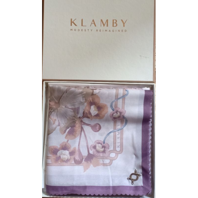 Thalia Scarf Wearing Klamby ( Mauve )