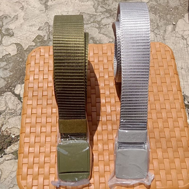 Sabuk military pria sabuk pria nylon canvas gesper plastik