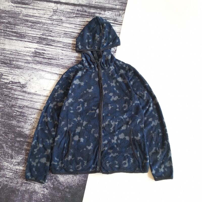 Jacket Polar Camo Uniqlo Preloved