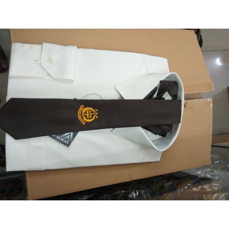 KEMEJA KEJAKSAAN KEMEJA KREAM KEJAKSAAN KEMEJA DALAM KEJAKSAAN+DASI