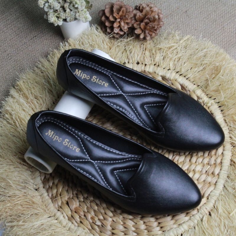 Flatshoes hitam, kerja, alas busah