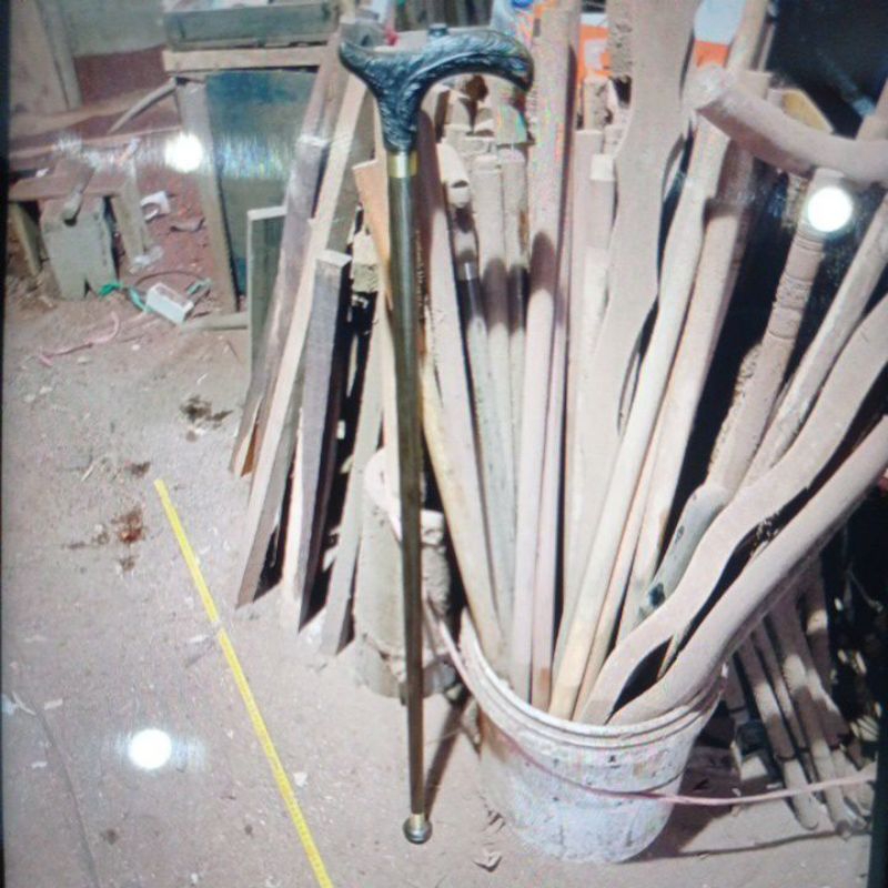 tongkat jalan kayu kalimosodo ukir daun kombinasi besi Kuningan panjang 1 meter (bisa request)