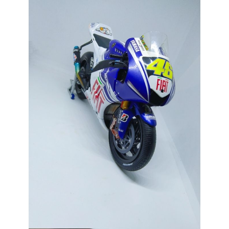 Minichamps Yamaha YZR-M1 Rossi Indianapolis 2008 skala 1:12