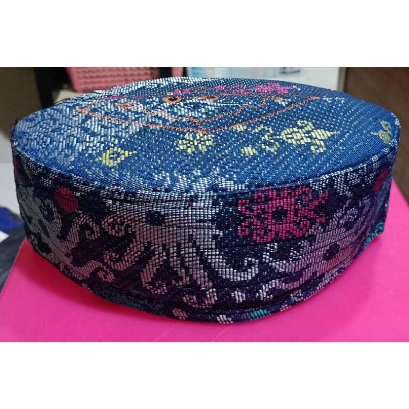 peci songket tenun khas lombok