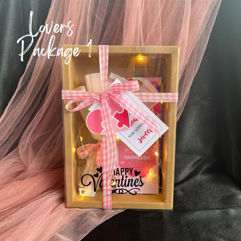 

Hampers Valentine day | gift valentine | hampers graduation | chocolate beruang silverqueen hampers | anniversary hampers | hampers birthday