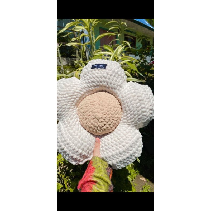 bantal rajut daisy/daisy pillow/bantal rajut aesthetic