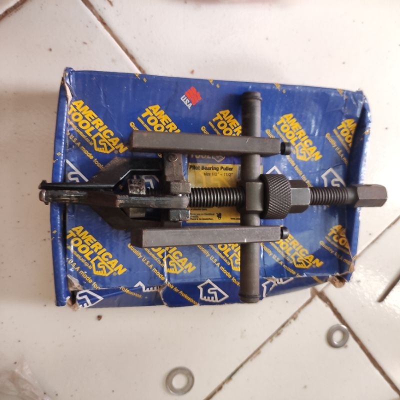 tracker bearing puller