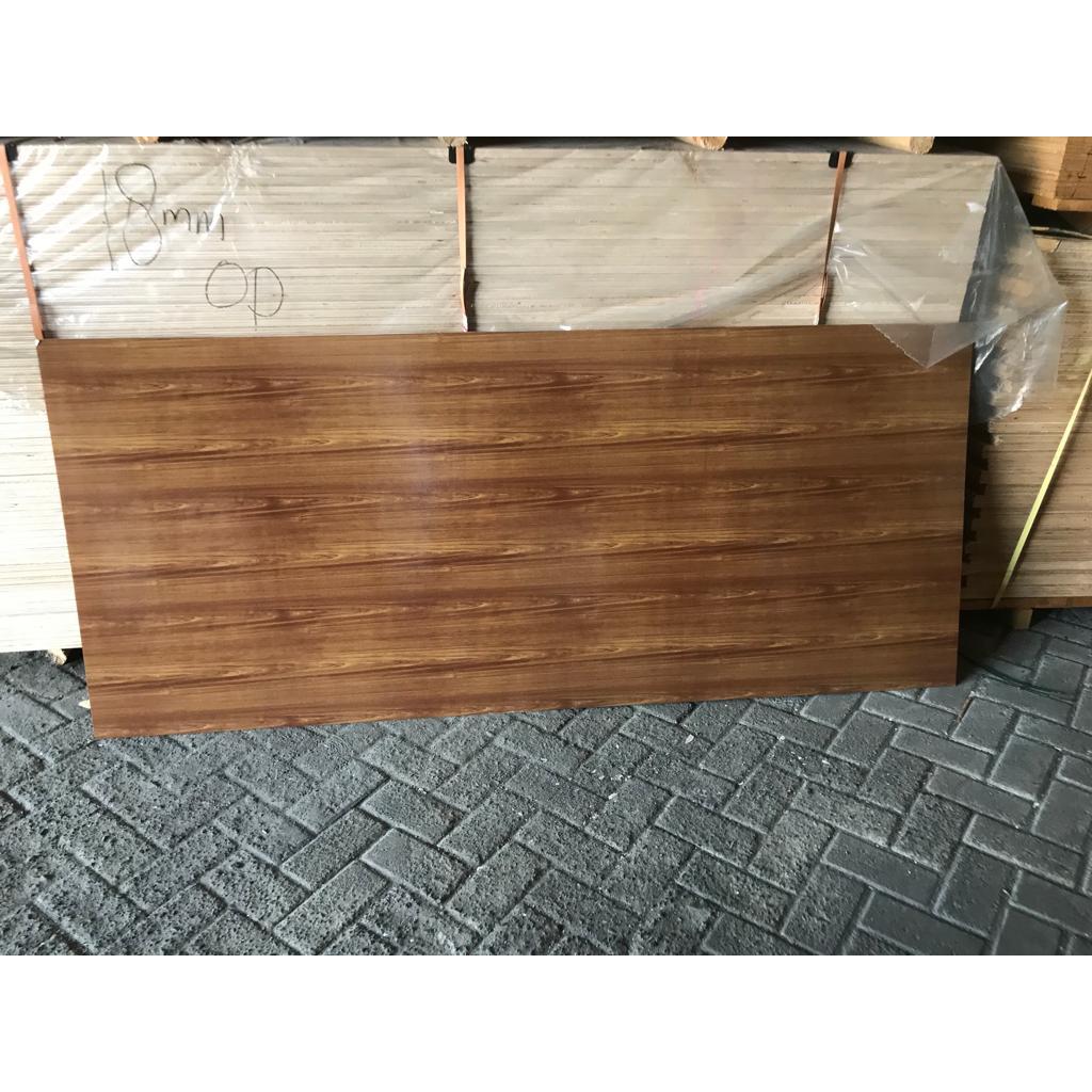 POLYWOOD 2.4mm x 4 x 8 (122cm x 244cm)