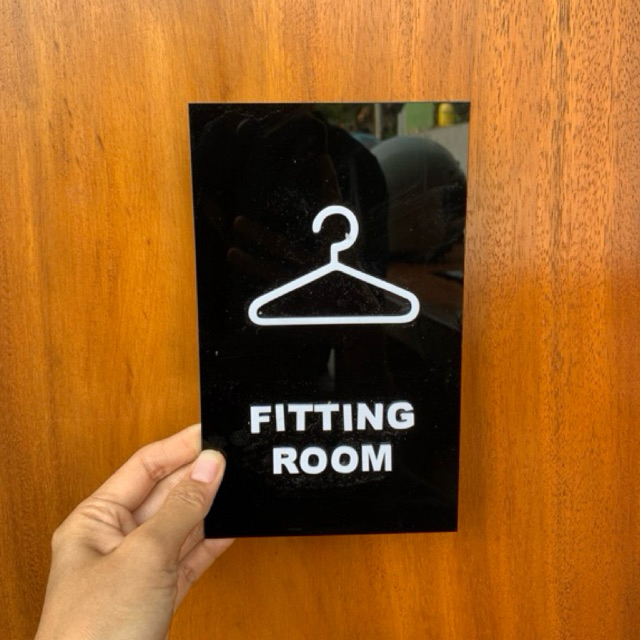 

papan sign akrilik fitting room