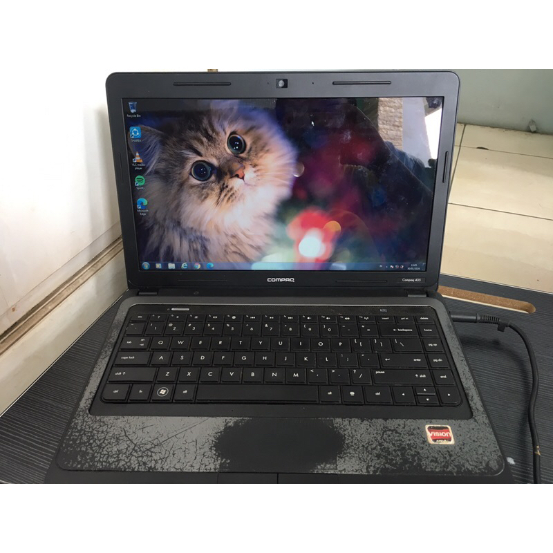 Laptop Compaq RAM 2GB WINDOWS 7 Second bekas