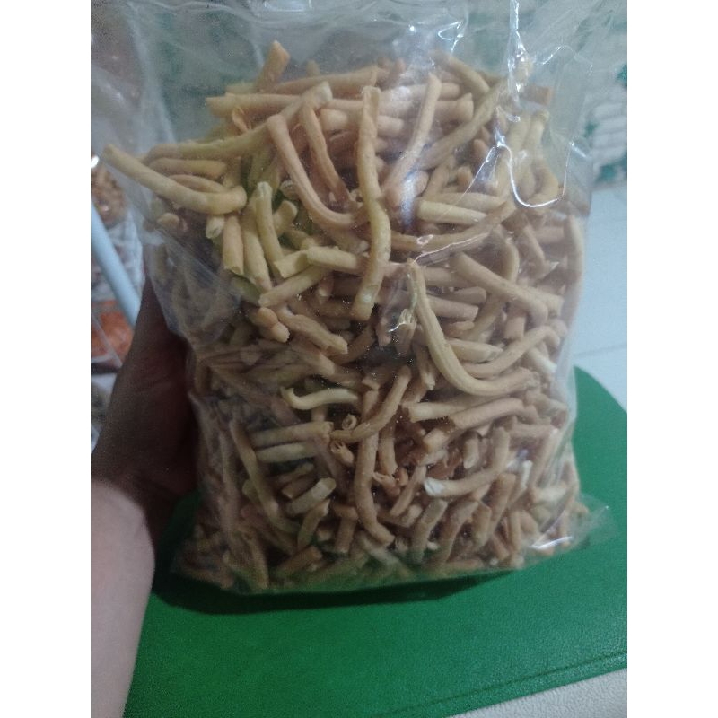 

stik bawang gurih by. cenna snack