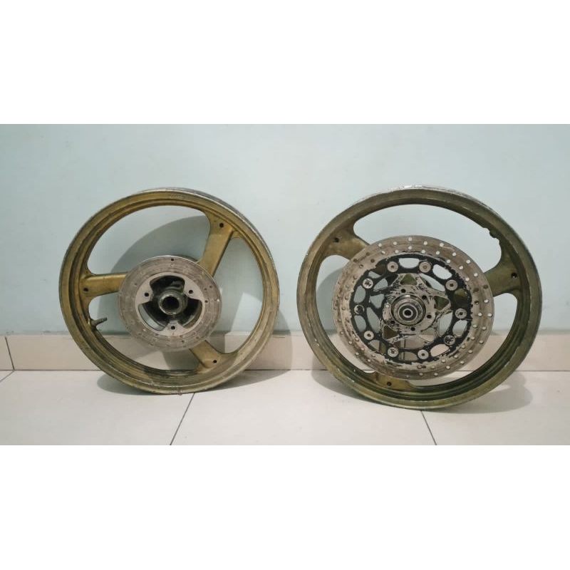 Velg set depan dan belakang YAMAHA TZM 150cc Malaysia original.