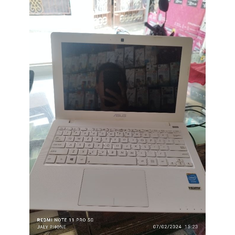 netbook leptop asus x200ca putih mulus ram4 hdd 500gb mantul