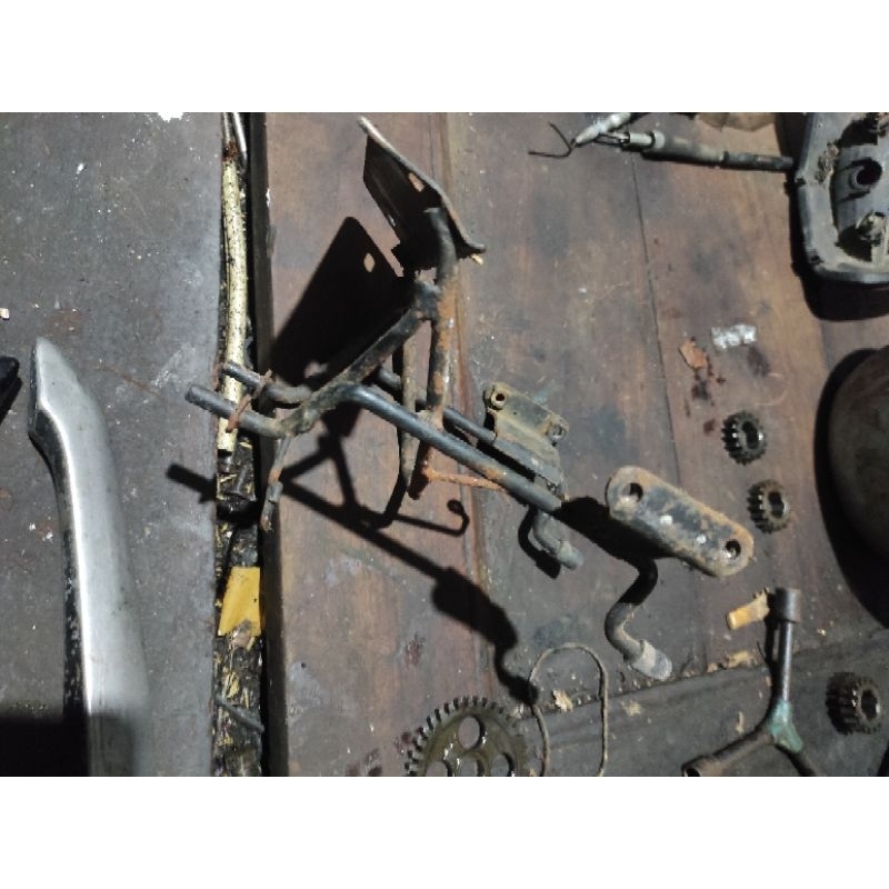 breket lampu barong tiger revo