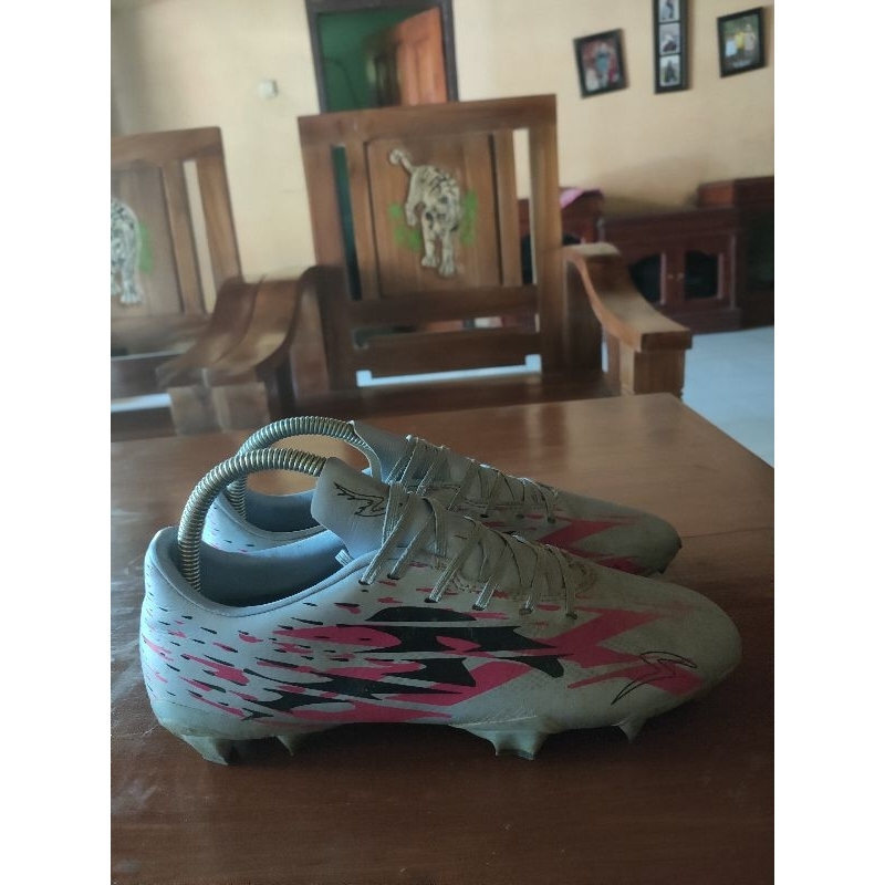 sepatu specs alpha