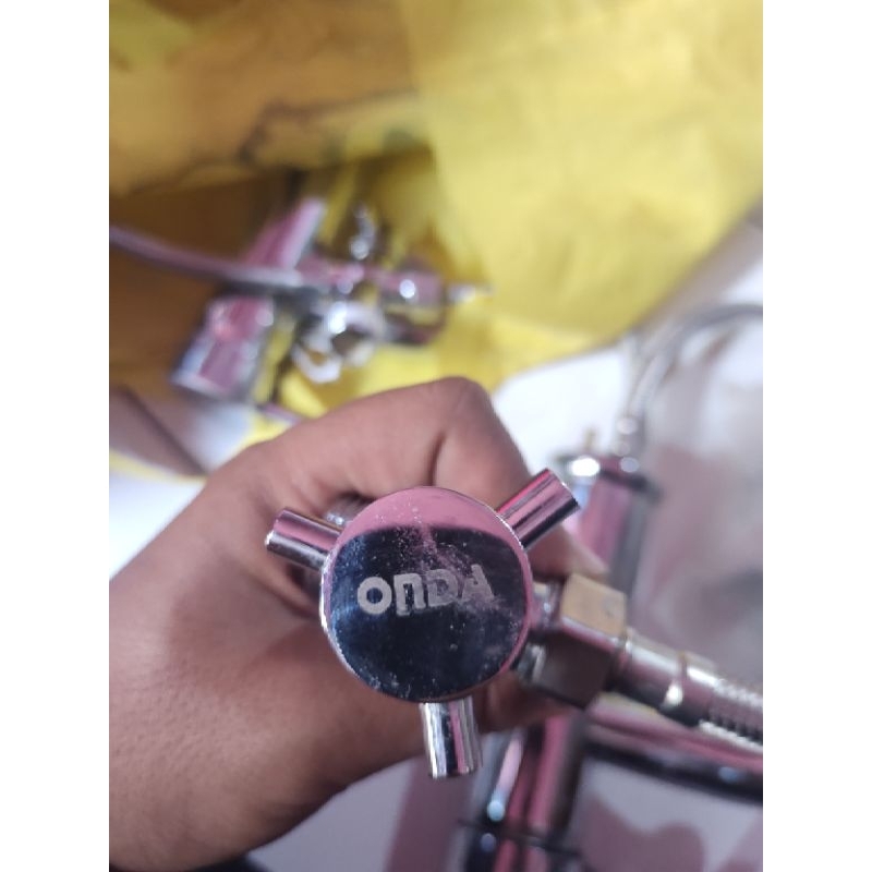 kran wastafel meridian + stop valve onda