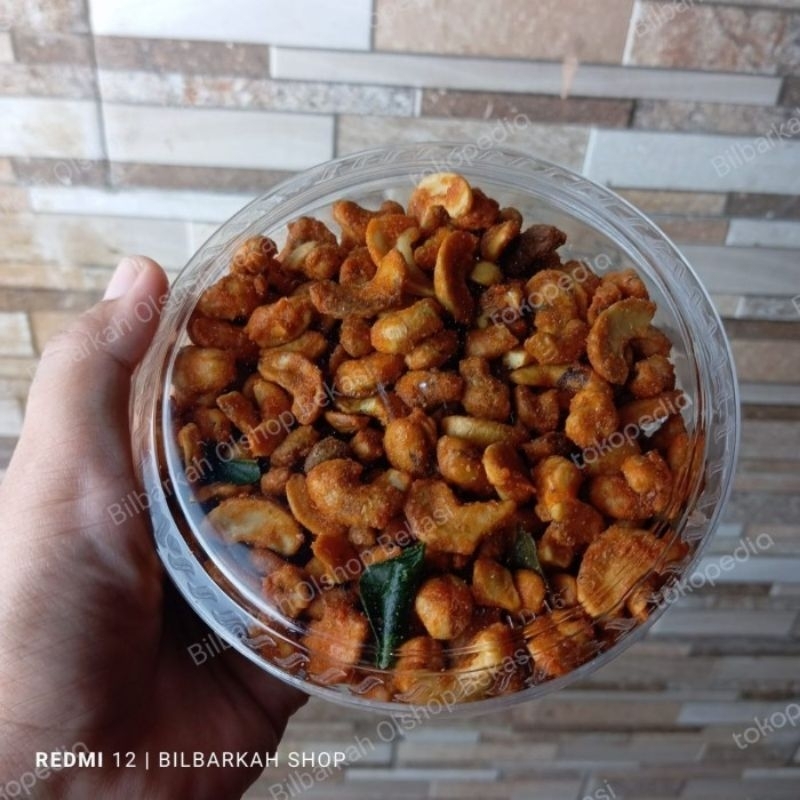 

kacang Mede matang rasa pedas Thailand kemasan Toples 250 Gram