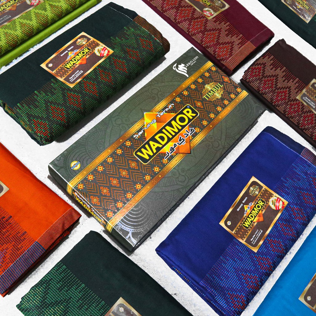 Sarung Wadimor Motif Timbul Polos Tumpal Hitam Putih Warna